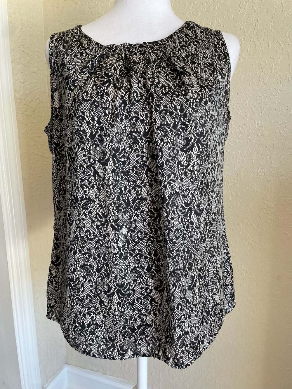 Elementz Black White Lace Print Sleeveless Blouse Women’s Small Flowy